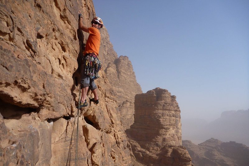 Escalade dans le Wadi Rum en Jordanie