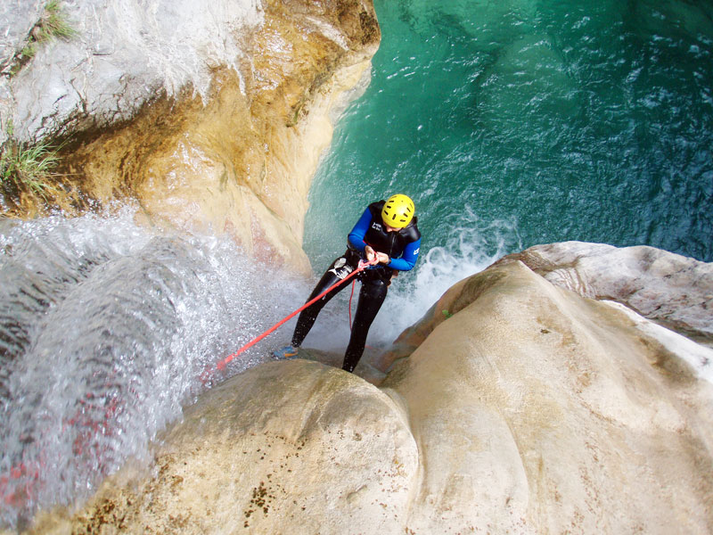 Rappel dans la cascade